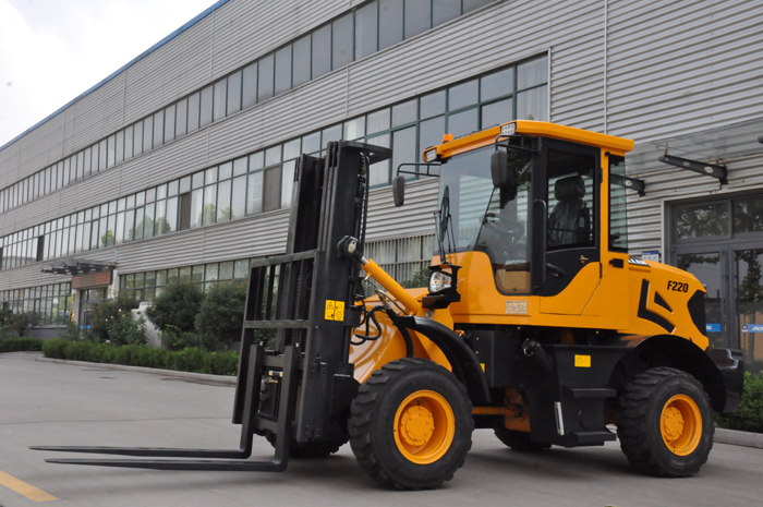 ALLTERRAIN FORKLIFT